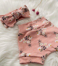 Load image into Gallery viewer, Wild Daisy Bouquet Bummies in Pink with Bow Headband