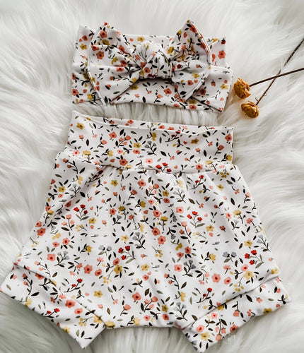 Scattered Floral Bummies in White with Bow Headband