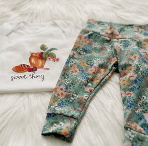 Prairie Wildflower Leggings in Sage Outfit
